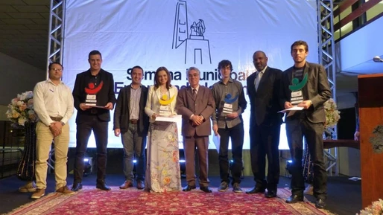 25fdf9_f05e26d5fc34404ca541ad65732a914c_mv2